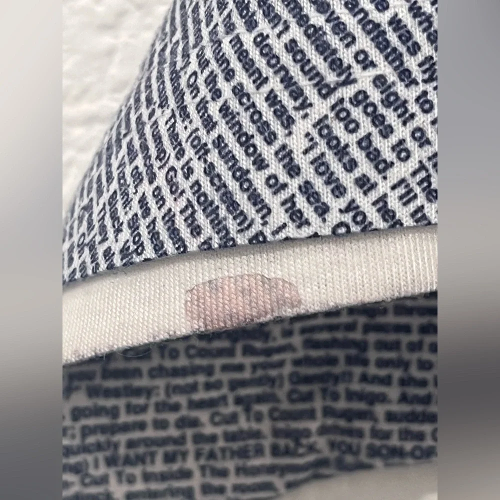 Lithographs soft fabric T shirt.‎ Damaged! Please read description!